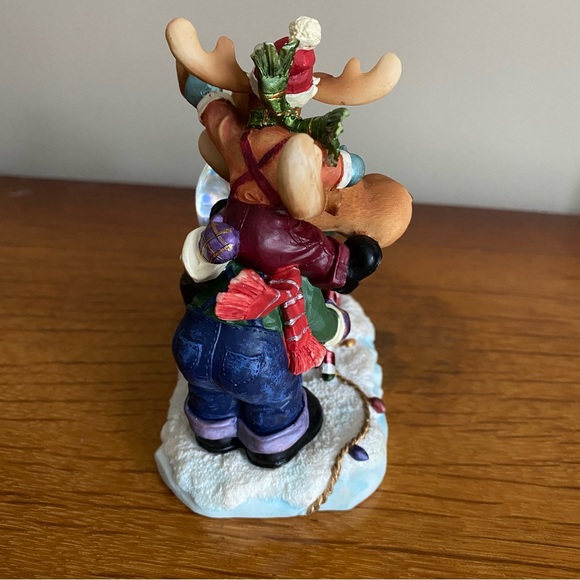 Moose friends mini globe Christmas ornament - Picture 7 of 7